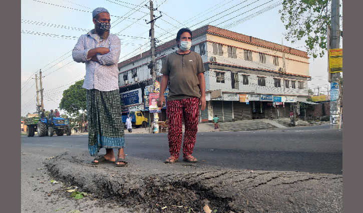 ৬৭২ কোটি টাকার কাজ শেষ হওয়ার আগেই সড়কে ক্ষত