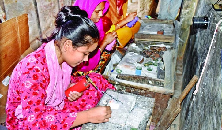 বগুড়ায় ২০ হাজার শ্রমিকের হাতে তৈরী হচ্ছে প্রাচীন ঐতিহ্যের গহনা