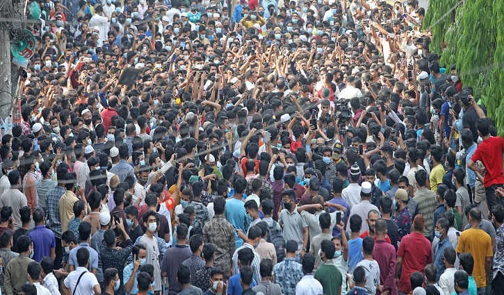 মার্কেট খোলা রাখার দাবিতে ব্যবসায়ীদের বিক্ষোভ