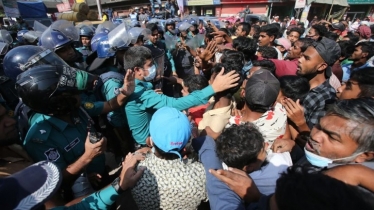 দয়াগঞ্জে অটোরিকশা চালক-পুলিশ সংঘর্ষ, আহত ২ 