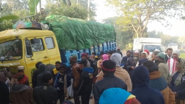 পাবনায় দাঁড়িয়ে থাকা করিমনে ট্রাকের ধাক্কা, নিহত ৩