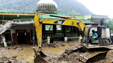 ইন্দোনেশিয়ায় বন্যা-ভূমিধসে নিহত ১০