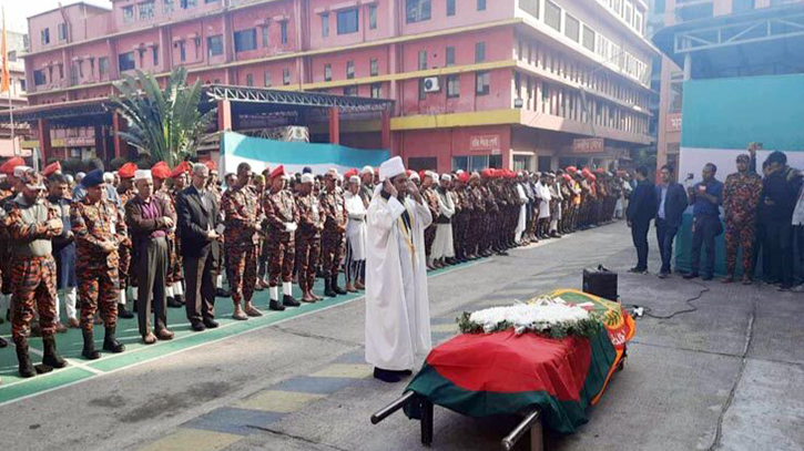 চোখের জলে বীর নয়নকে শেষ বিদায় জানালো ফায়ার সার্ভিস