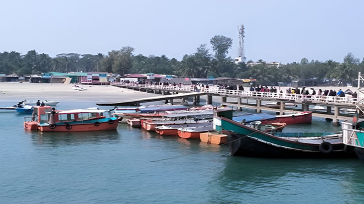 টেকনাফ-সেন্টমার্টিন রুটে সব ধরনের নৌযান চলাচল বন্ধ