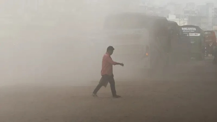 ভয়াবহ বায়ুদূষণে শীর্ষে দিল্লি, তৃতীয় ঢাকা